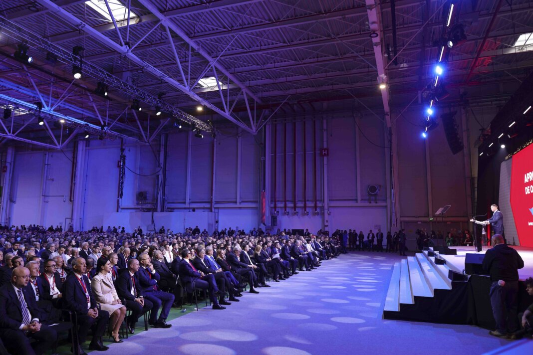 Articol despre conferința pentru pace organizată de PSD: „Gică Paris” este numit vicepreședinte, Soros este eliminat, iar influentul Marian Neacșu se amuză alături de Năstase și Ponta.