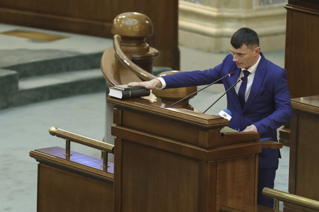 Paul Pintea, senatorul cunoscut pentru falsificarea CV-ului, a fost prins din nou la volan fără permis. În luna iunie, acesta a fost condamnat.