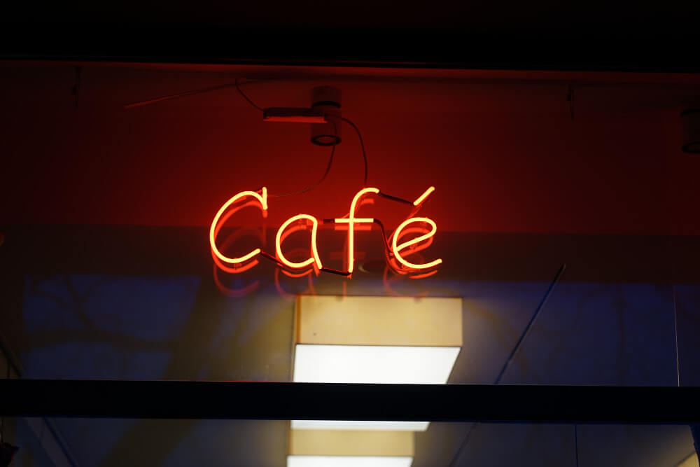 Cum previi condensul în casetele luminoase montate la nord?