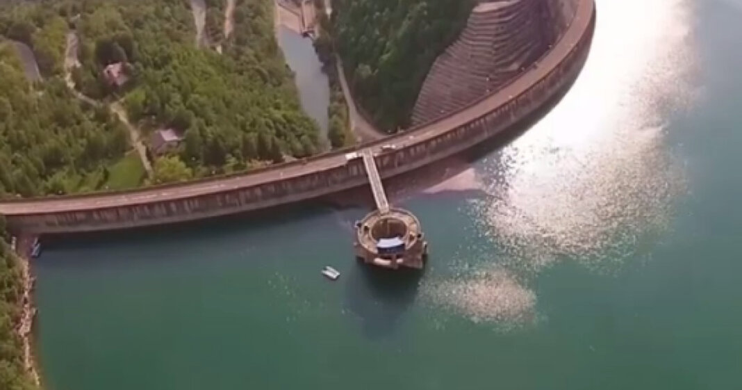 Ministerul Mediului neagă cunoștința asupra riscului de oprire a apei la Paltinu și acuză ESZ Prahova de eșecul în îndeplinirea obligațiilor