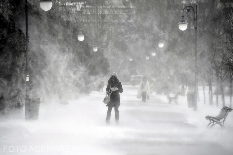 Trei alerte meteo pentru următoarele zile: ninsori, temperaturi scăzute, polei și vânt puternic. Regiunile vizate de coduri portocalie și galben.