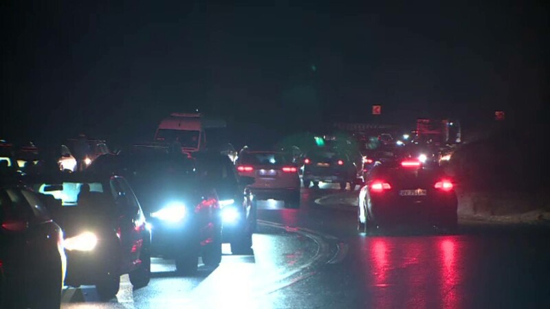 Lapoviță și ninsoare în 14 județe. Echipele de drumari au pus în funcțiune echipamentele de deszăpezire. Unde circulația se desfășoară cu dificultate.