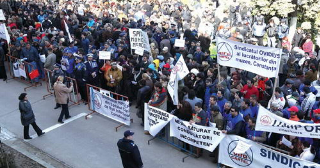 Sindicatele contestă cu fermitate hotărârea Guvernului de a opri plata primei zile de concediu medical: O limitare a dreptului la asistență socială