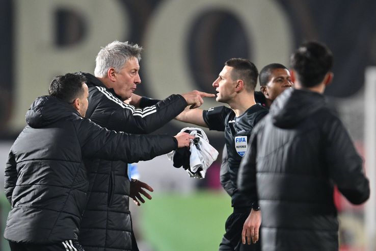 Această pedeapsă îl așteaptă pe Cristiano Bergodi ca urmare a controverselor cu fotbaliștii de la CFR Cluj.