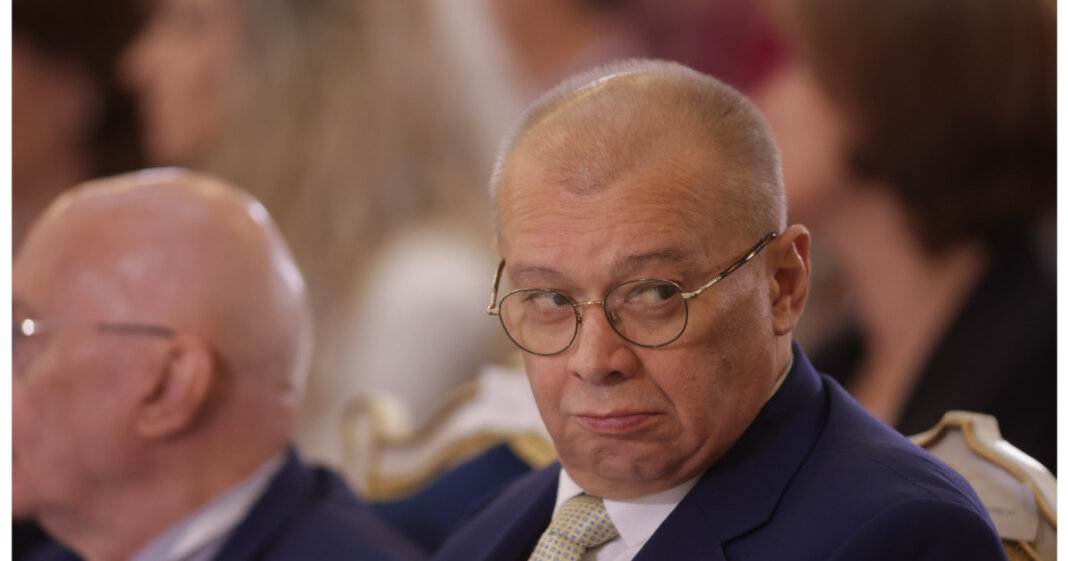 Nicușor Dan l-a destituit pe Dan Mihalache din postul de ambasador al României în Cipru.