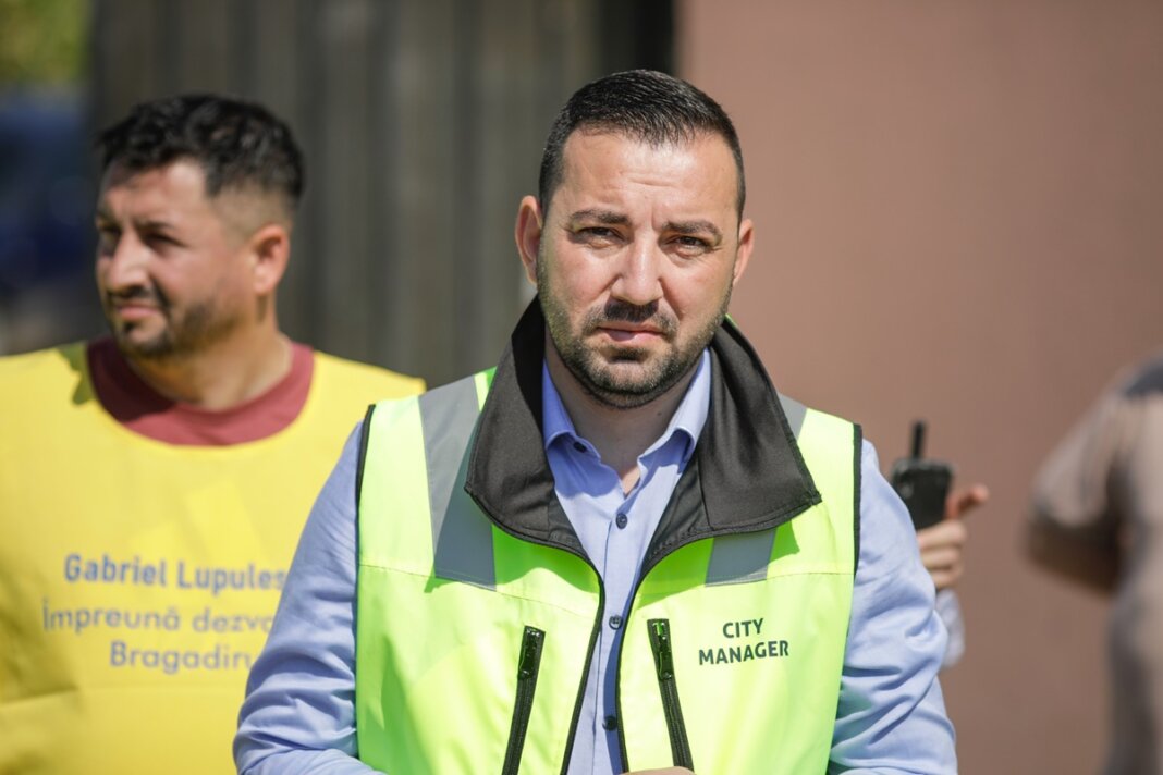 Trei indivizi au fost arestați în urma perchezițiilor efectuate de DNA la Primăria Sectorului 5. Printre reținuți se află și nepotul lui Piedone.