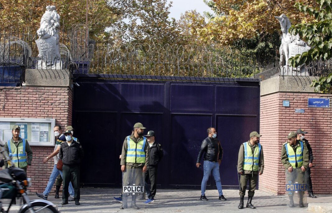 Trump declară că „nu este satisfăcut” de discuțiile cu Iran. Întrebat despre aplicarea forței de către SUA: „Ar fi de preferat să evităm asta, dar uneori este esențial”