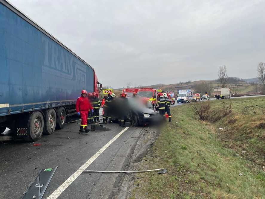 Accident fatal în Cluj între două camioane și un autoturism: Cinci bărbați au murit
