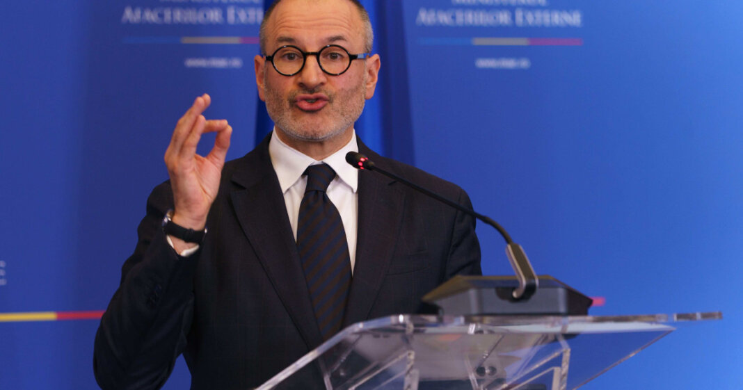 Andrei Ţărnea susţine că denumirea fiicei lui Victor Ponta nu putea fi scoasă de pe lista pentru repatriere. „Se...