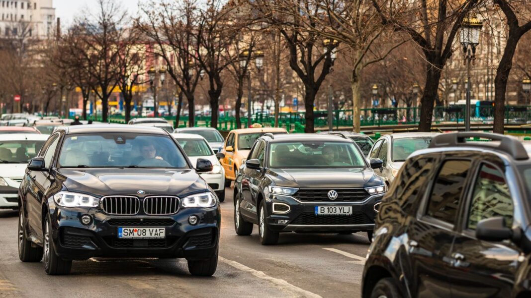 Atelier de falsificat monedă găsit în Suceava: Trei români și un italian au produs 1,2 milioane de euro falsificați.