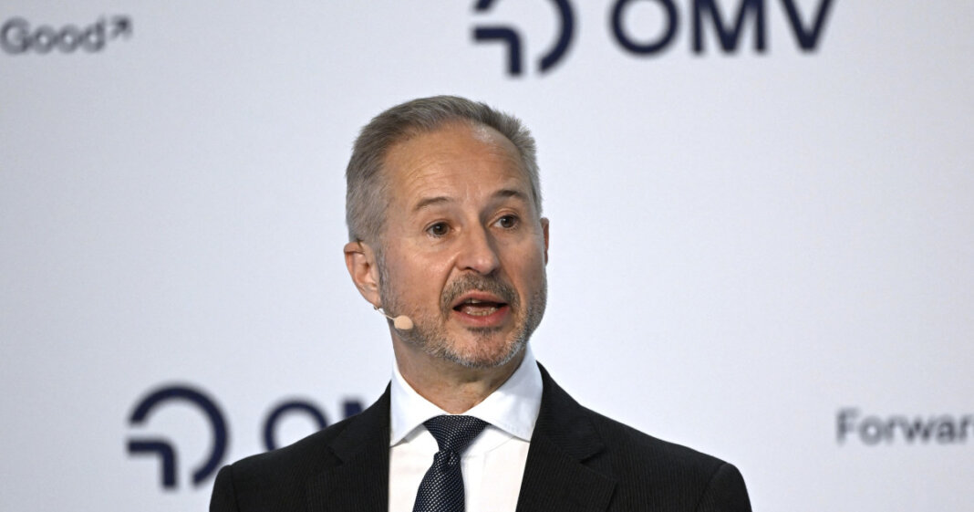 Șeful OMV: Preaviz despre o eventuală criză de carburant. „Este necesar să diminuăm utilizarea mașinilor”