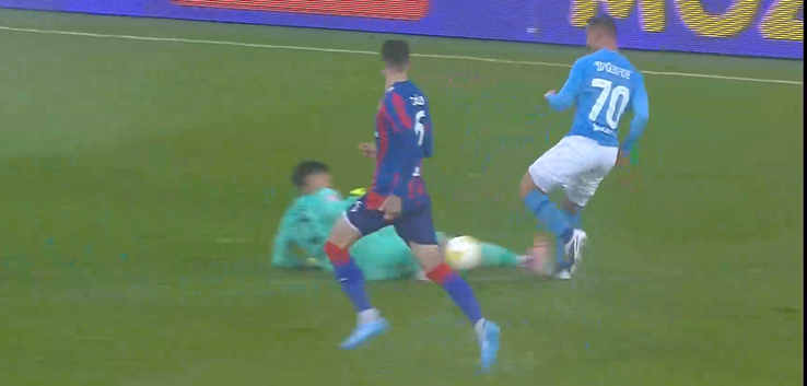 FC Voluntari înfruntă FC Bihor și progresează în zona de promovare directă. Partida a fost influențată de ră injuries severe ale lui Alexandru Gîț.