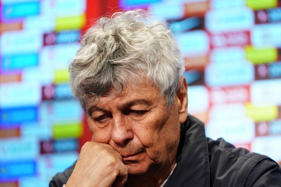 Mircea Lucescu a avut un infarct miocardic acut! A fost salvat de către medici și în prezent se afla în secția de terapie pentru pacienți cu probleme cardiace severe.