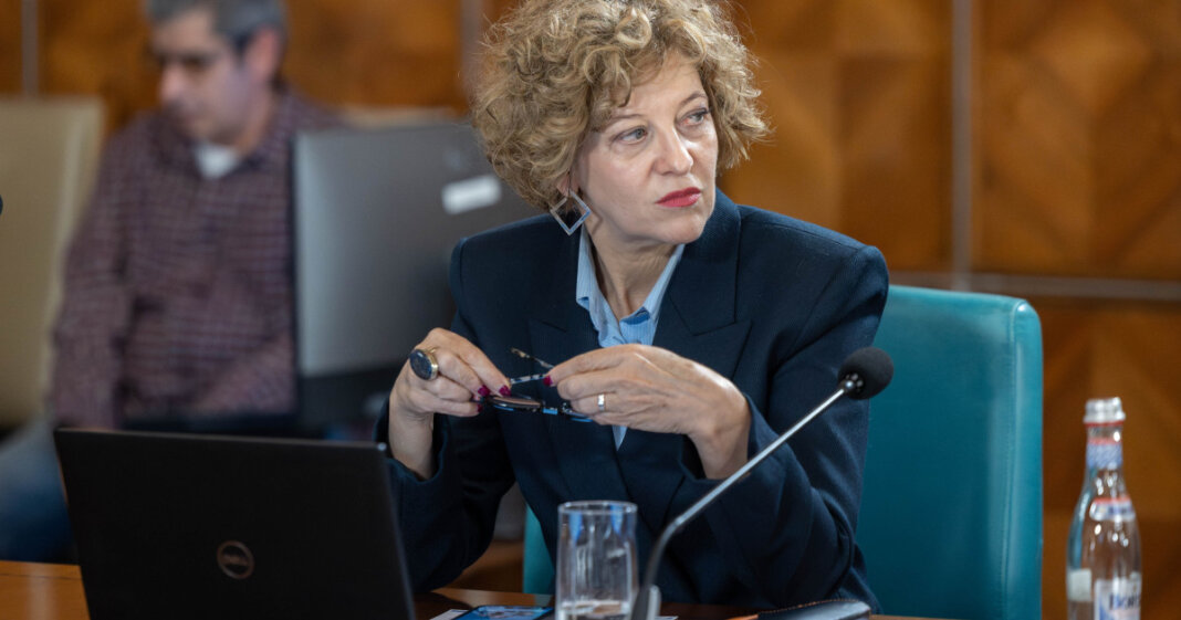 Oana Gheorghiu, implicată în controversa privind listarea companiilor de stat: „PSD a fost informat despre toate discuțiile noastre”. Când s-a...