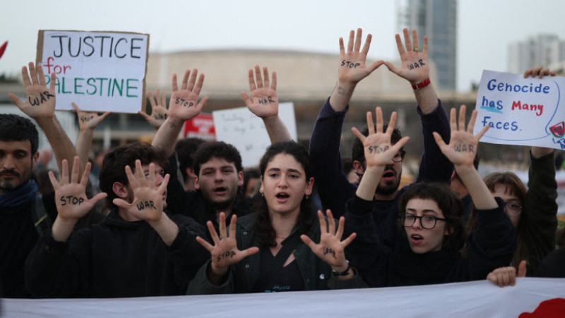 Proteste în Tel Aviv împotriva conflictului cu Iranul: „Nu bombardați, negociați!”. Confruntări violente cu...