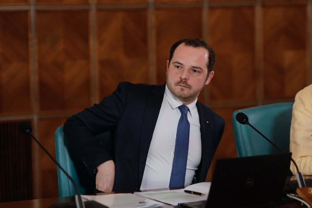 Scenariul de plată a datoriei către Pfizer pentru vaccinurile anti-Covid. Rogobete: „Ar trebui să alegem alte produse”