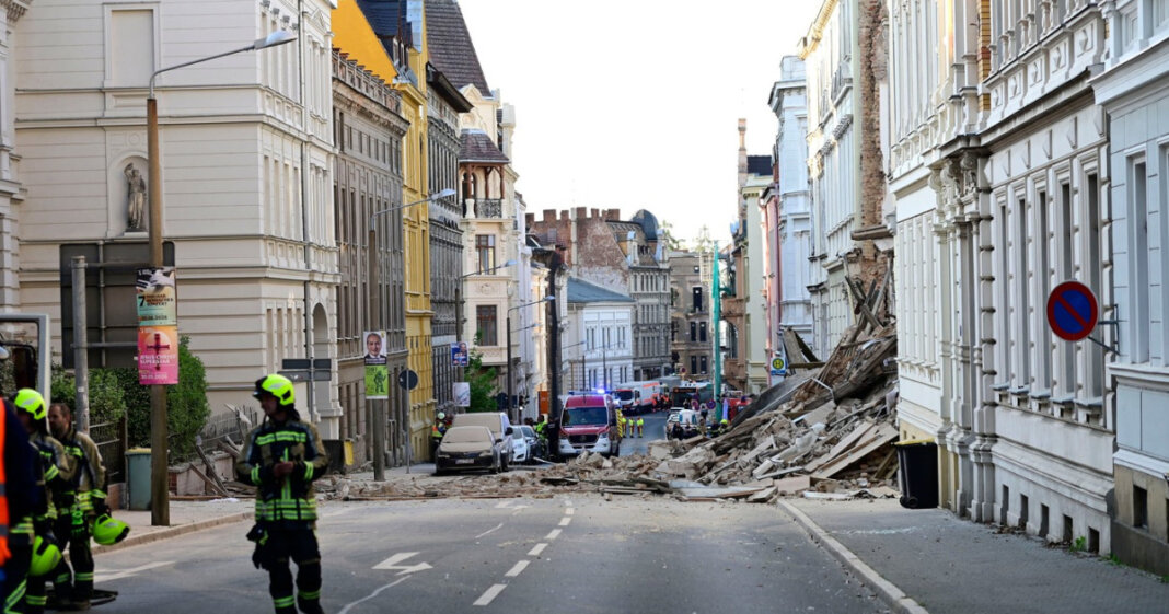 Două românce din Germania au dispărut după colapsul clădirii în care își aveau locuința