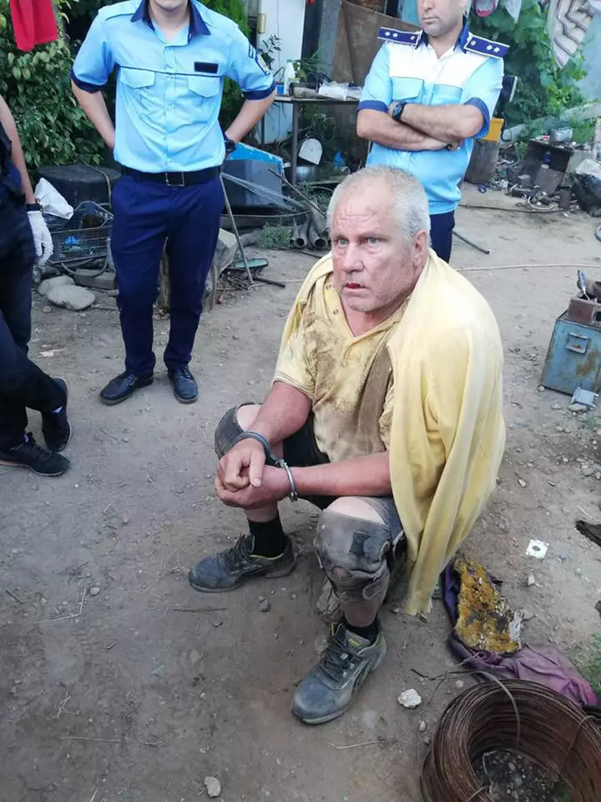 Imagini cu reședința lui Gheorghe Dincă, infractorul din Caracal. Autoritățile nu au reușit să o valorifice Imagini cu reședința lui Gheorghe Dincă, infractorul din Caracal. Autoritățile nu au reușit să o valorifice. „Ar trebui să fie dărâmată!”