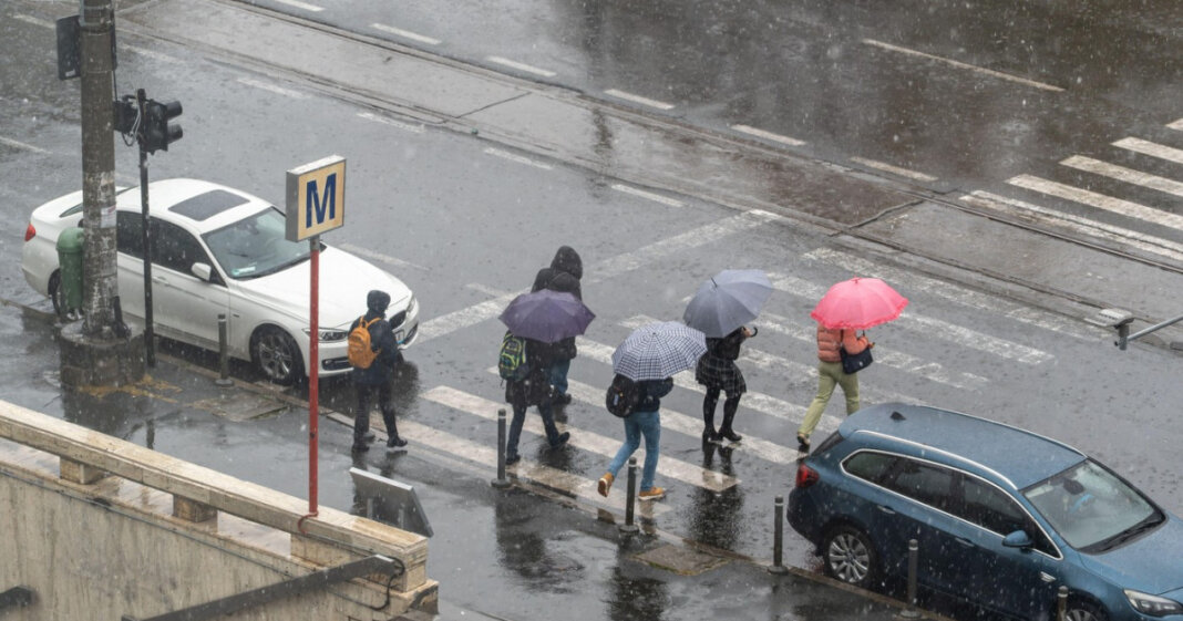 Meteorologii au emis noi avertizări de furtuni. Județul se află sub cod roșu, iar zonele afectate de precipitații...