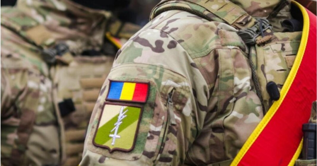 Un ofițer superior utiliza fondurile Armatei pentru a cumpăra adidași și T-shirturi, implicând soldații în vopsirea acestora.