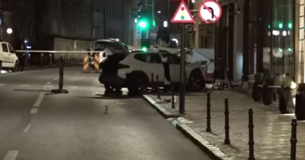 Doi pietoni au fost omorâți după ce un automobil a pătruns pe trotuar pe strada Mureșenilor din...